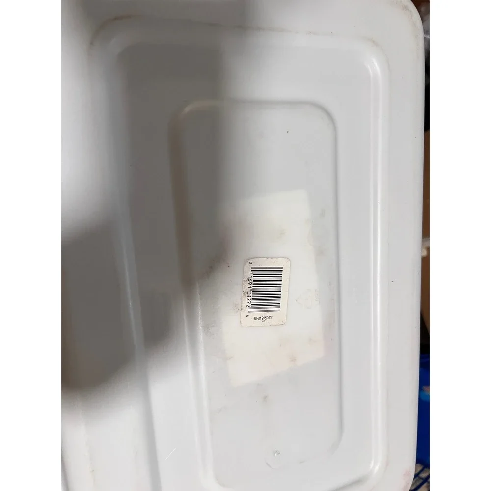 Rubbermaid White Plastic Laundry Basket 1.25 Bushel 44L Rectangular 2965